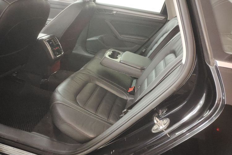 大众 帕萨特 2016款 330TSI DSG尊荣版中控内饰21