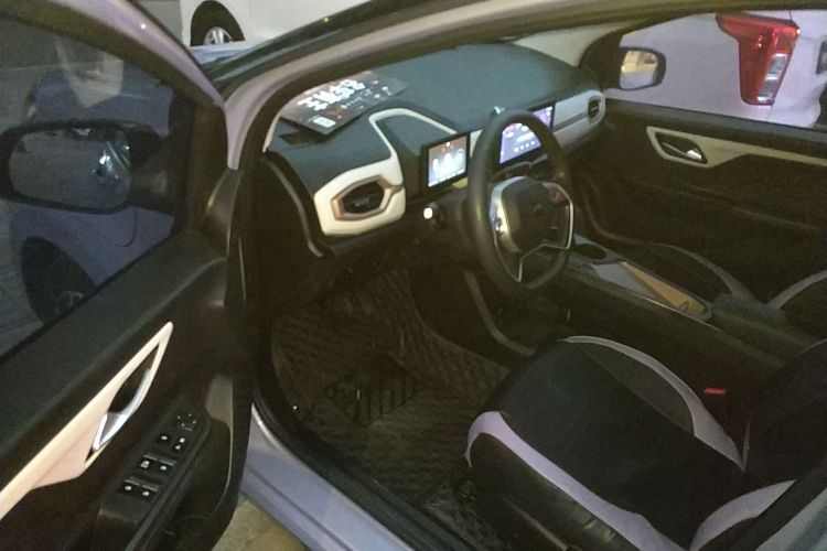 江淮钇为 钇为花仙子 2024款 挚爱版 301km Lite中控内饰7003