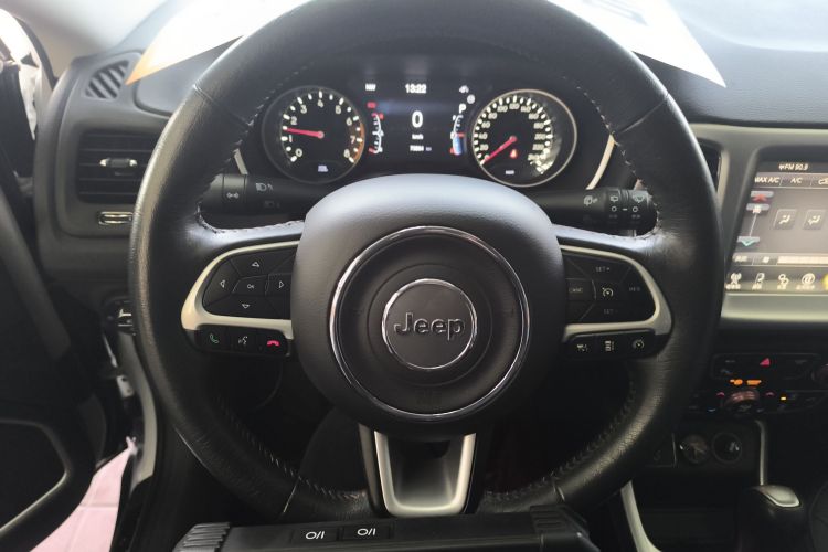 Jeep 指南者 2017款 200T 自动家享版局部细节13