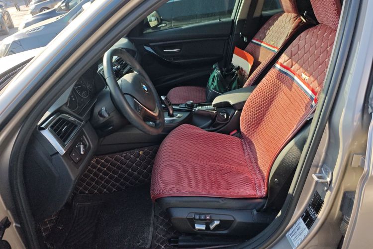 宝马3系 2017款 318i 时尚型中控内饰19