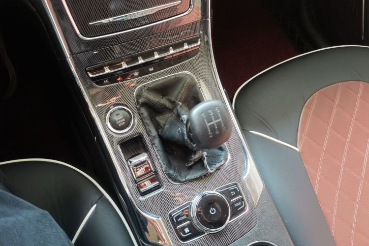 猎豹汽车 猎豹CS9 2017款 1.5L 手动风尚型中控内饰18