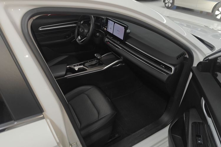 吉利汽车 帝豪 2023款 第4代冠军版 1.5L CVT尊贵型局部细节41