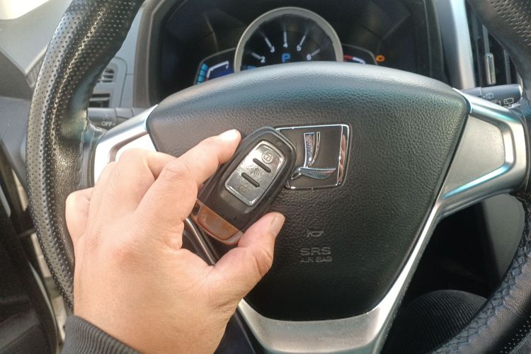 纳智捷 优6 SUV 2014款 1.8T 时尚型中控内饰11