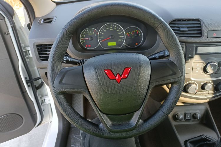 五菱汽车 五菱宏光 2021款 1.5L S基本型LAR中控内饰13