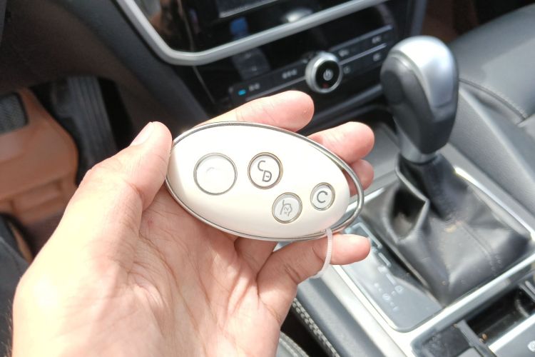 比亚迪 宋MAX 2017款 1.5T 自动智联精英型 7座中控内饰11