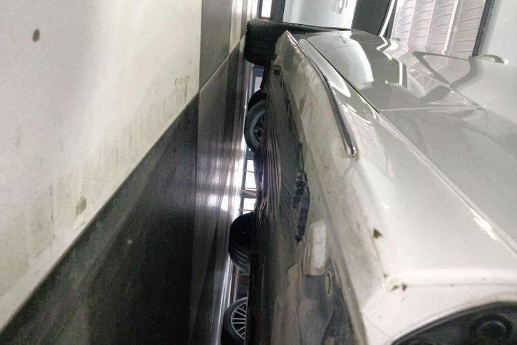 奔驰C级 2023款 C 200 L 运动版局部细节9001