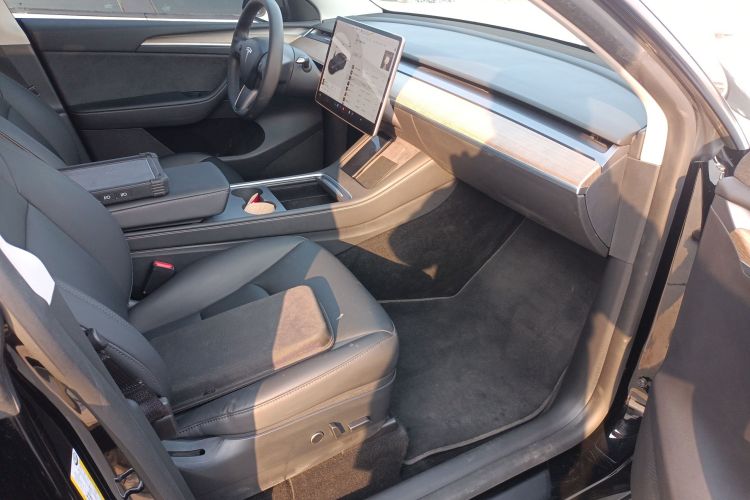 特斯拉 Model Y 2021款 长续航全轮驱动版 3D7局部细节41