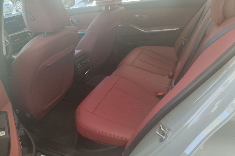 宝马3系 2025款 330Li M运动曜夜套装中控内饰7004