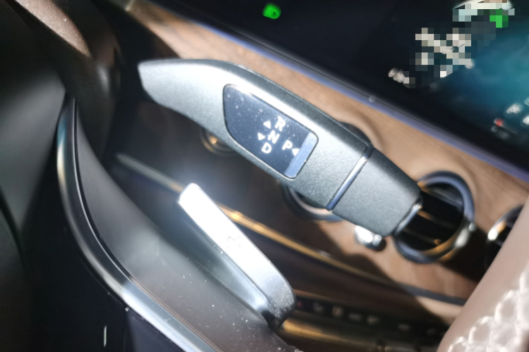 奔驰E级 2023款 改款 E 300 L 豪华型局部细节18