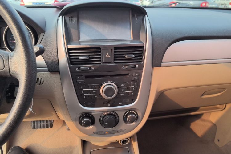 别克 凯越 2013款 1.5L 自动经典型中控内饰16