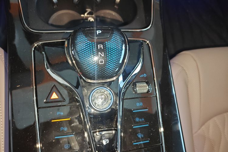 比亚迪 汉 2025款 DM-i 智驾版 125KM尊荣型中控内饰18