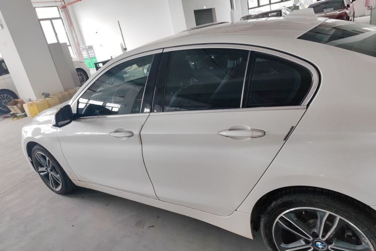 宝马1系 2019款 118i 时尚型车身外观4