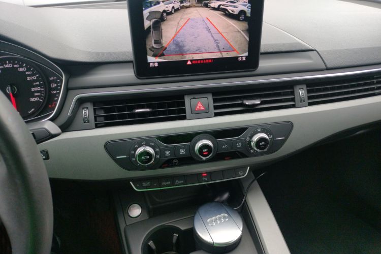 奥迪A4L 2019款 40 TFSI 进取型 国V中控内饰16
