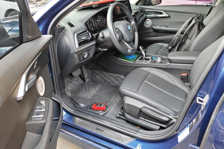 宝马1系 2021款 改款 120i M运动版中控内饰7003