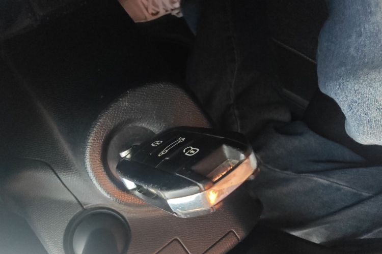 标致308 2016款 1.6L 自动豪华版中控内饰11