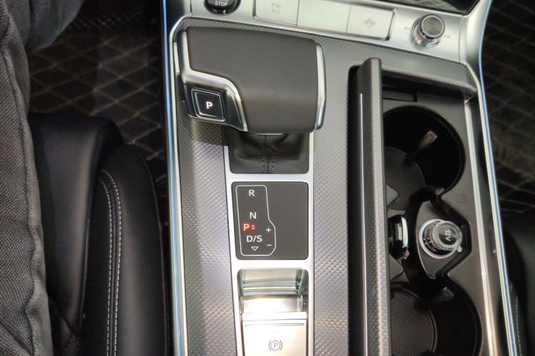 奥迪A6L 2025款 改款 45 TFSI 臻选动感型局部细节18