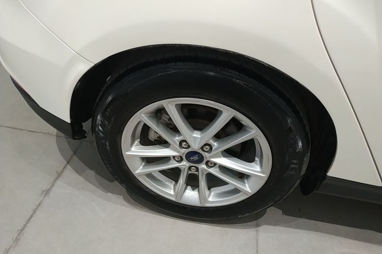 福特 福克斯 2015款 两厢 1.6L 自动风尚型车身外观56