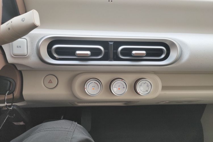 五菱汽车 宏光MINIEV 2024款 第三代 215km 青春版中控内饰16