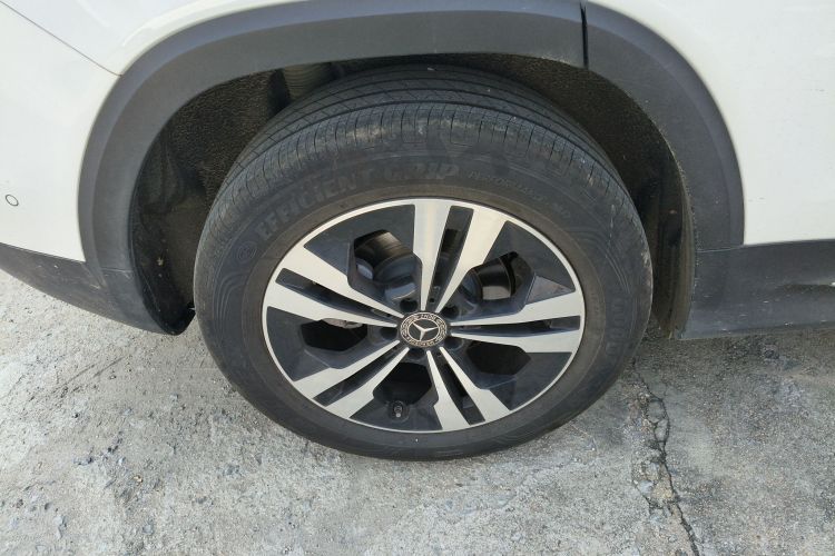 奔驰GLB 2024款 GLB 200 动感型车身外观6008