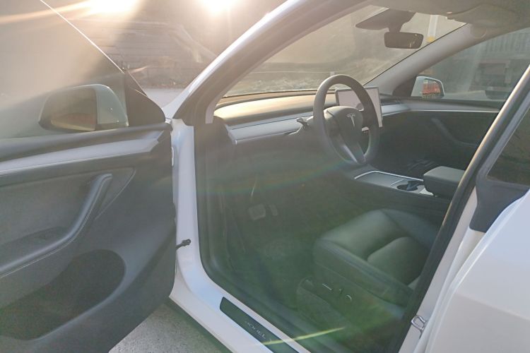 特斯拉 Model Y 2023款 长续航全轮驱动版中控内饰20