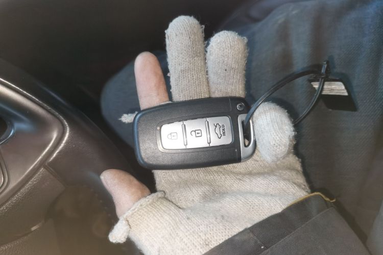 现代 索纳塔 2014款 2.0L 自动尊贵版中控内饰11