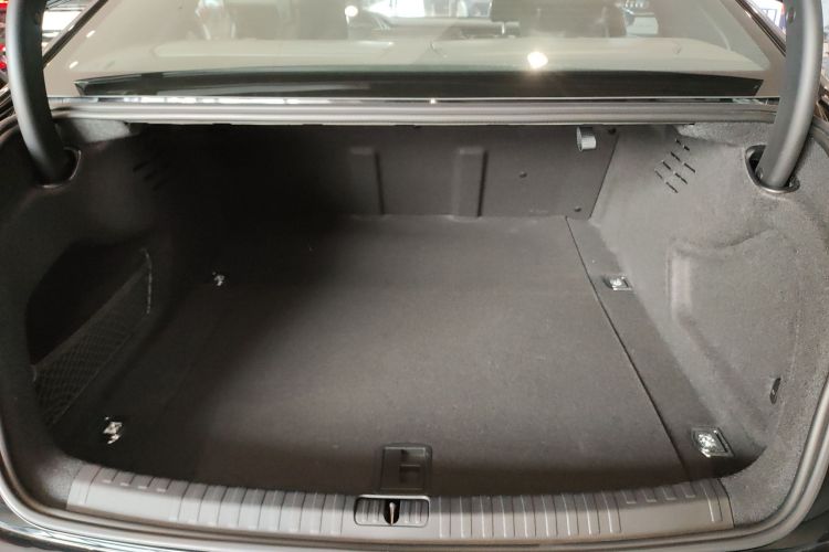 奥迪A6L 2024款 45 TFSI 臻选动感型机舱底盘23