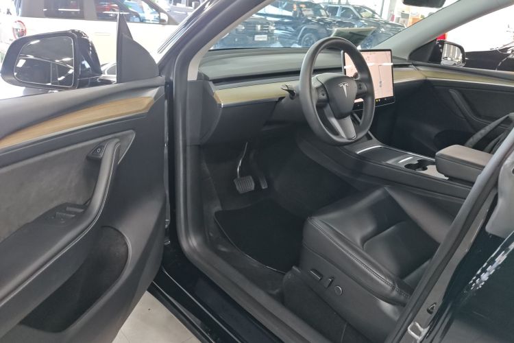 特斯拉 Model Y 2022款 改款 后轮驱动版中控内饰7003