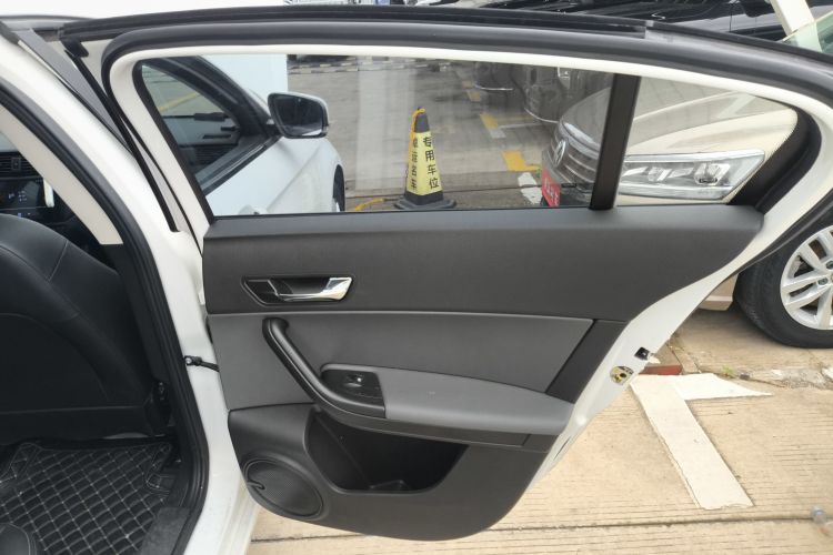 观致3 2021款 3S 三厢 1.5T CVT领先型中控内饰45