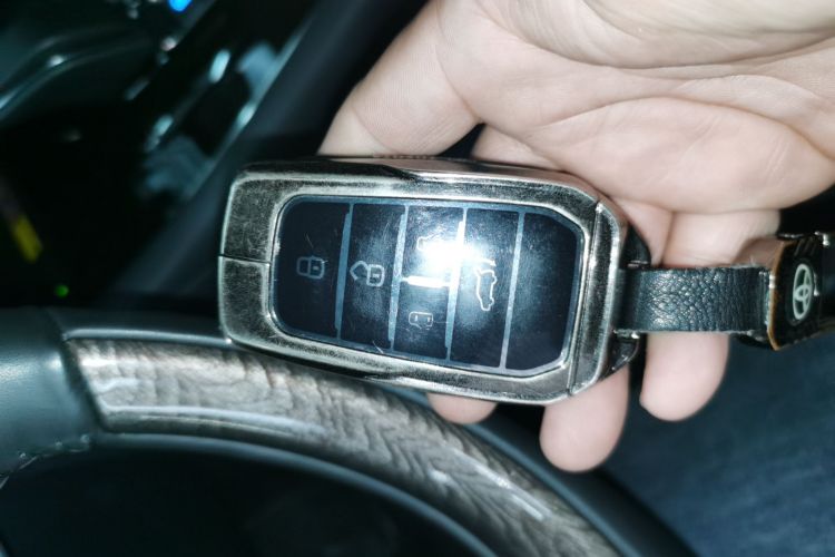 丰田 威尔法 2024款 皇冠 双擎 2.5L 至尊行政版中控内饰11