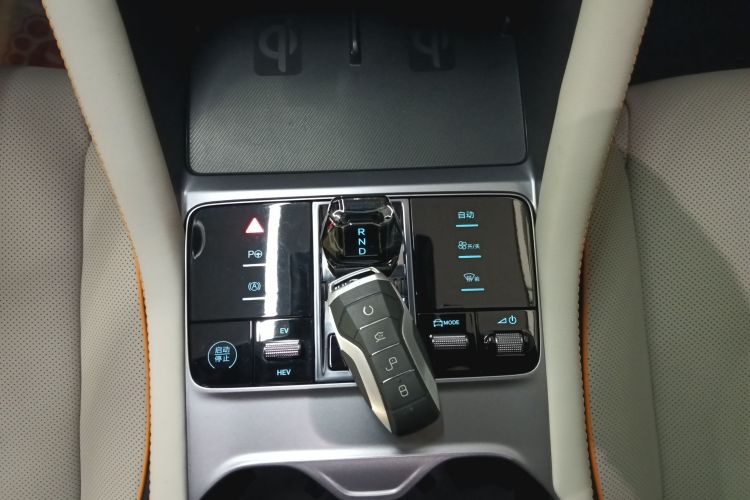 比亚迪 宋PLUS新能源 2023款 冠军版 DM-i 150KM 旗舰PLUS 5G局部细节18