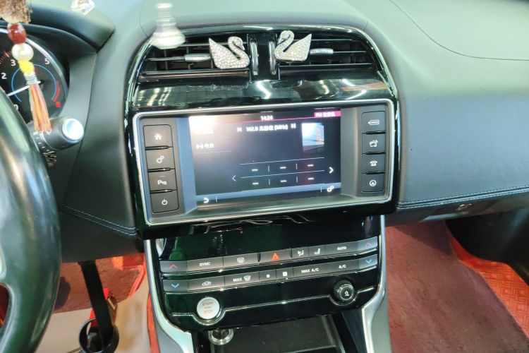 捷豹XE 2018款 2.0T 200PS 两驱R-Sport运动版局部细节16