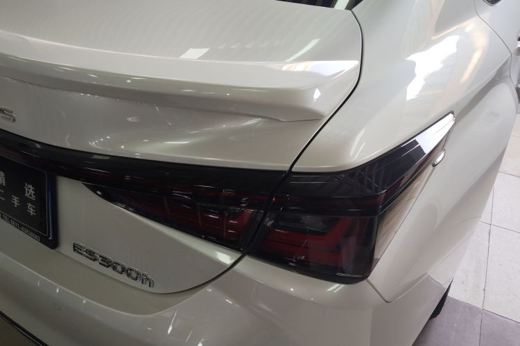 雷克萨斯ES 2025款 300h 臻享版车身外观9