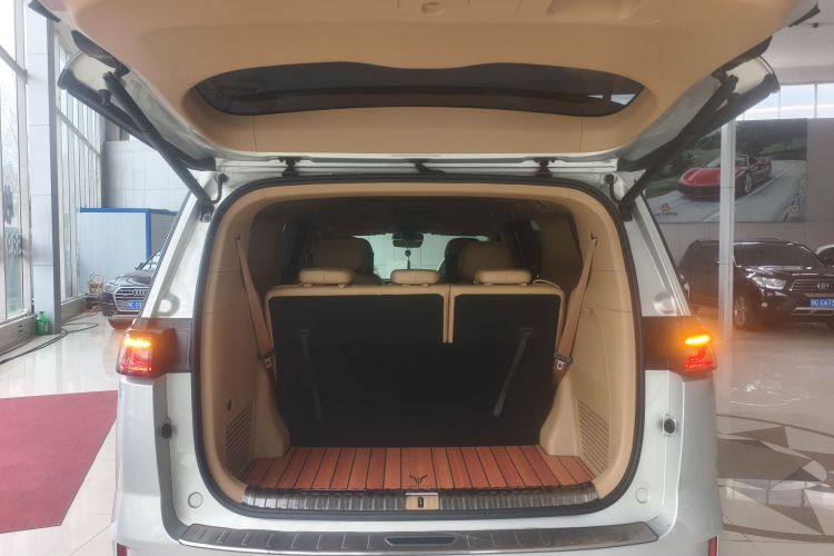 岚图汽车 岚图梦想家 2022款 低碳版 梦+智享包机舱底盘23