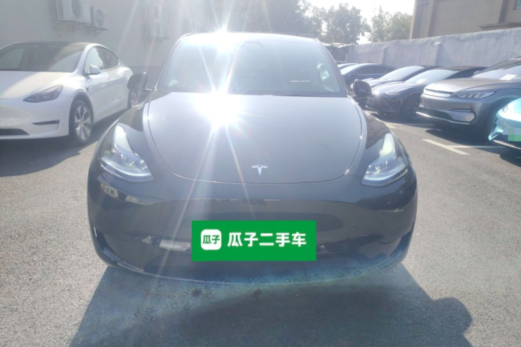 特斯拉 Model Y 2022款 改款 后轮驱动版车身外观2
