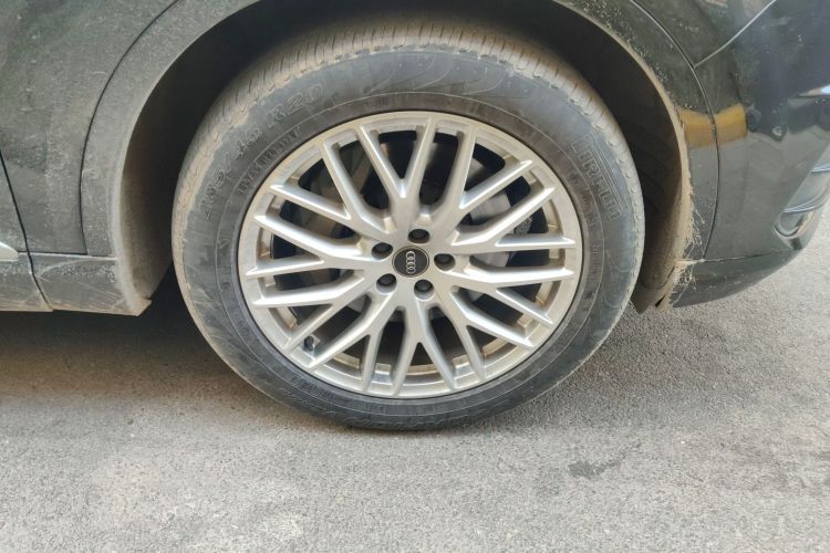 奥迪Q7 2018款 45 TFSI S line运动型车身外观6007