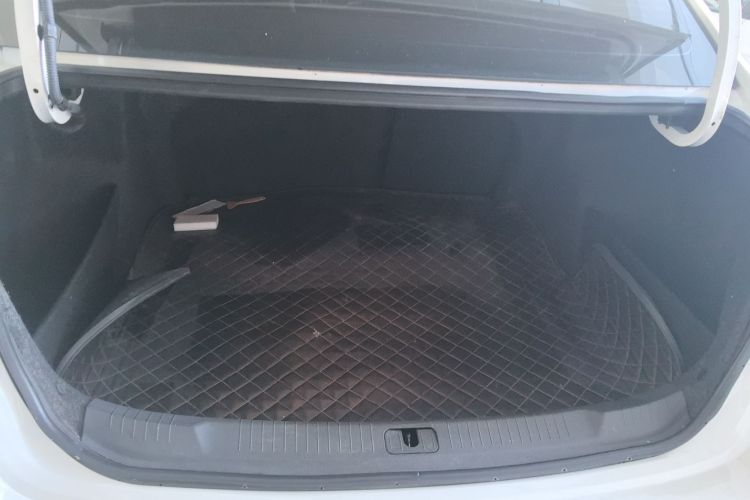 别克 英朗 2019款 18T 自动互联精英型 国VI机舱底盘23