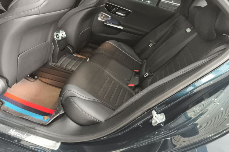 奔驰C级 2024款 改款 C 260 L 皓夜运动版中控内饰21