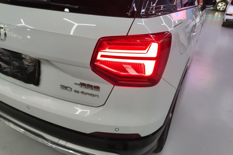 奥迪Q2L e-tron 2019款 Q2L e-tron 纯电智酷型车身外观9