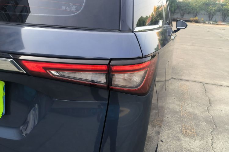 五菱汽车 五菱佳辰 2022款 1.5T CVT智享豪华型车身外观9