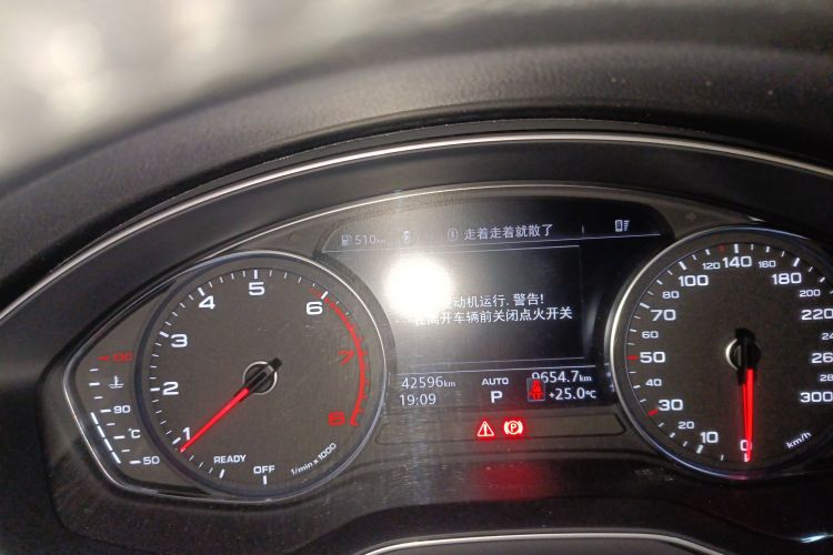 奥迪A4L 2019款 40 TFSI 进取型 国VI中控内饰14