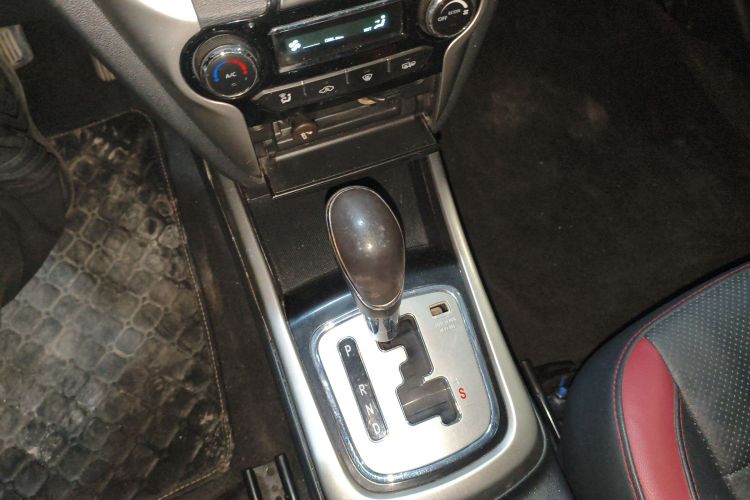 长安 逸动 2015款 1.6L 自动俊酷型 国IV中控内饰18