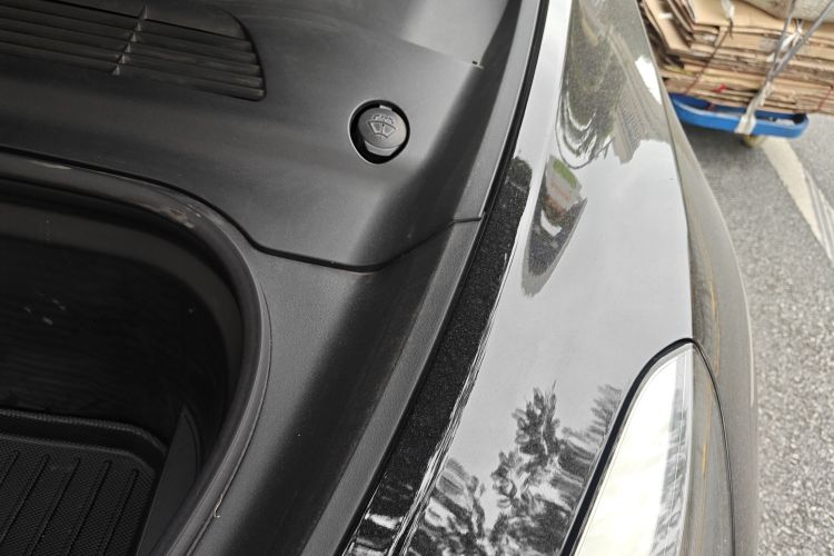 特斯拉 Model Y 2022款 长续航全轮驱动版局部细节9007