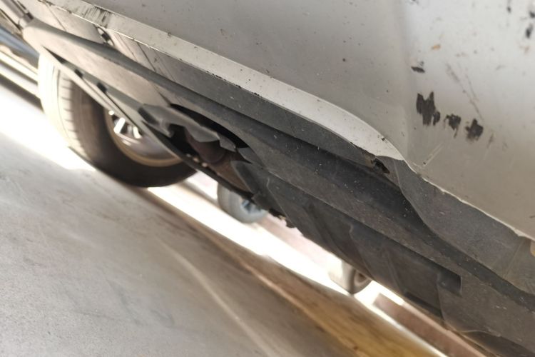 陆风X7 2015款 2.0T 全景尊贵版局部细节9008