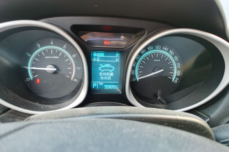 广汽传祺 传祺GS5 2014款 2.0L 自动两驱超享版中控内饰14