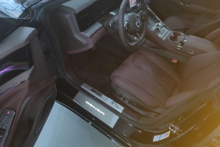 腾势Z9GT 2024款 1100四驱Max版中控内饰7003