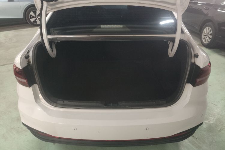 大众 朗逸 2023款 改款 1.5L 自动得逸版机舱底盘23