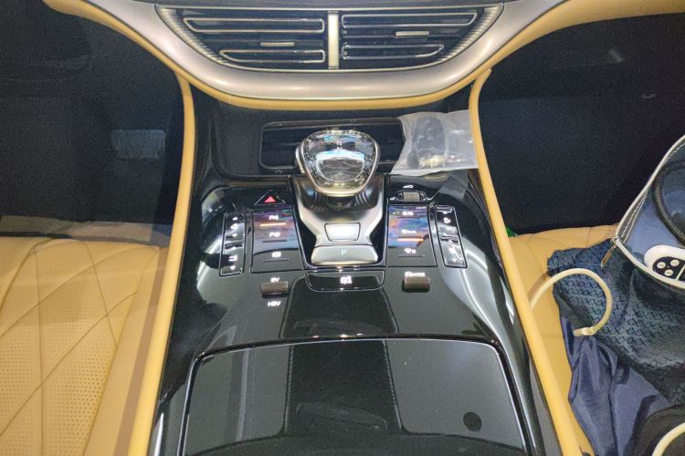 腾势D9 2024款 DM-i 980 四驱旗舰型中控内饰18