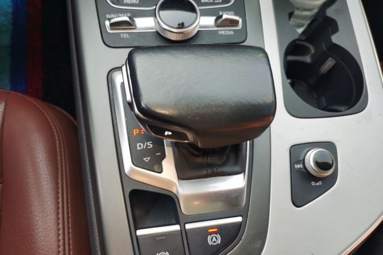 奥迪Q7 2018款 45 TFSI 技术型中控内饰18