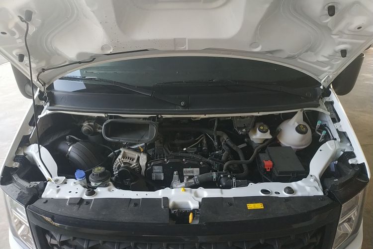 江铃福顺 2023款 2.0T 自动中轴中高顶商运型厢式运输车2/3座局部细节24