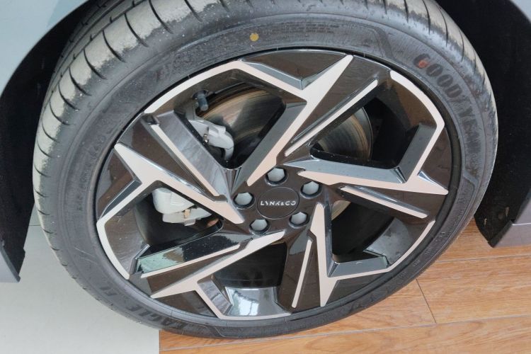 领克07 2024款 EM-P 126长续航 Ultra车身外观6007